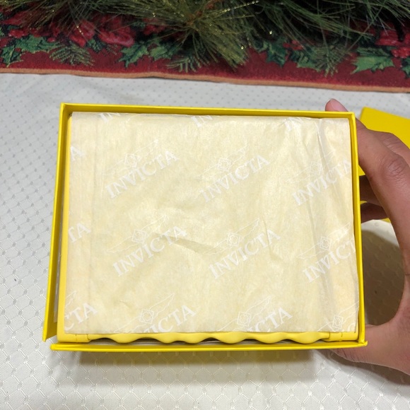 INVICTA Large Yellow Watch Box Set - Picture 2 of 5